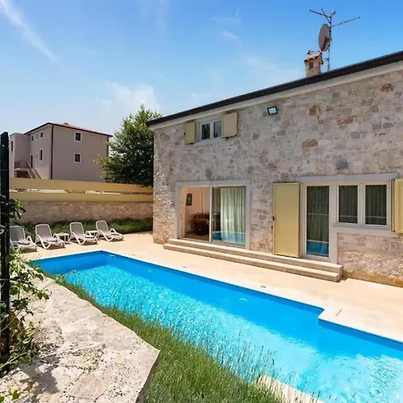 Holiday home Ema